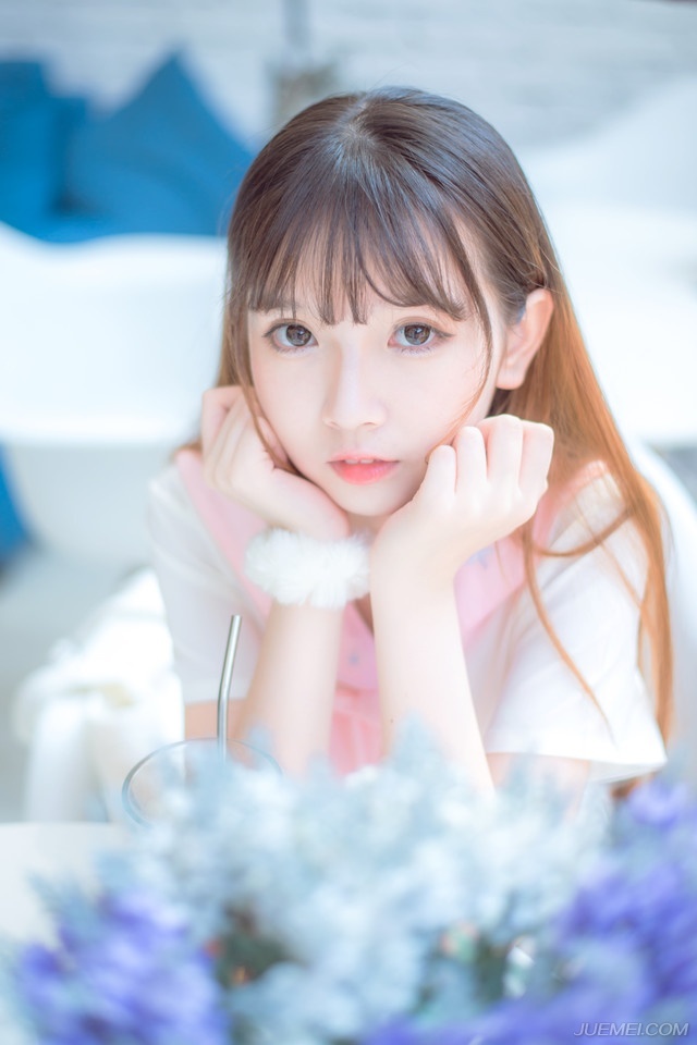 “夫君，那……他是你杀的吗？”鬼使神差的，小乔抬头问了一句。